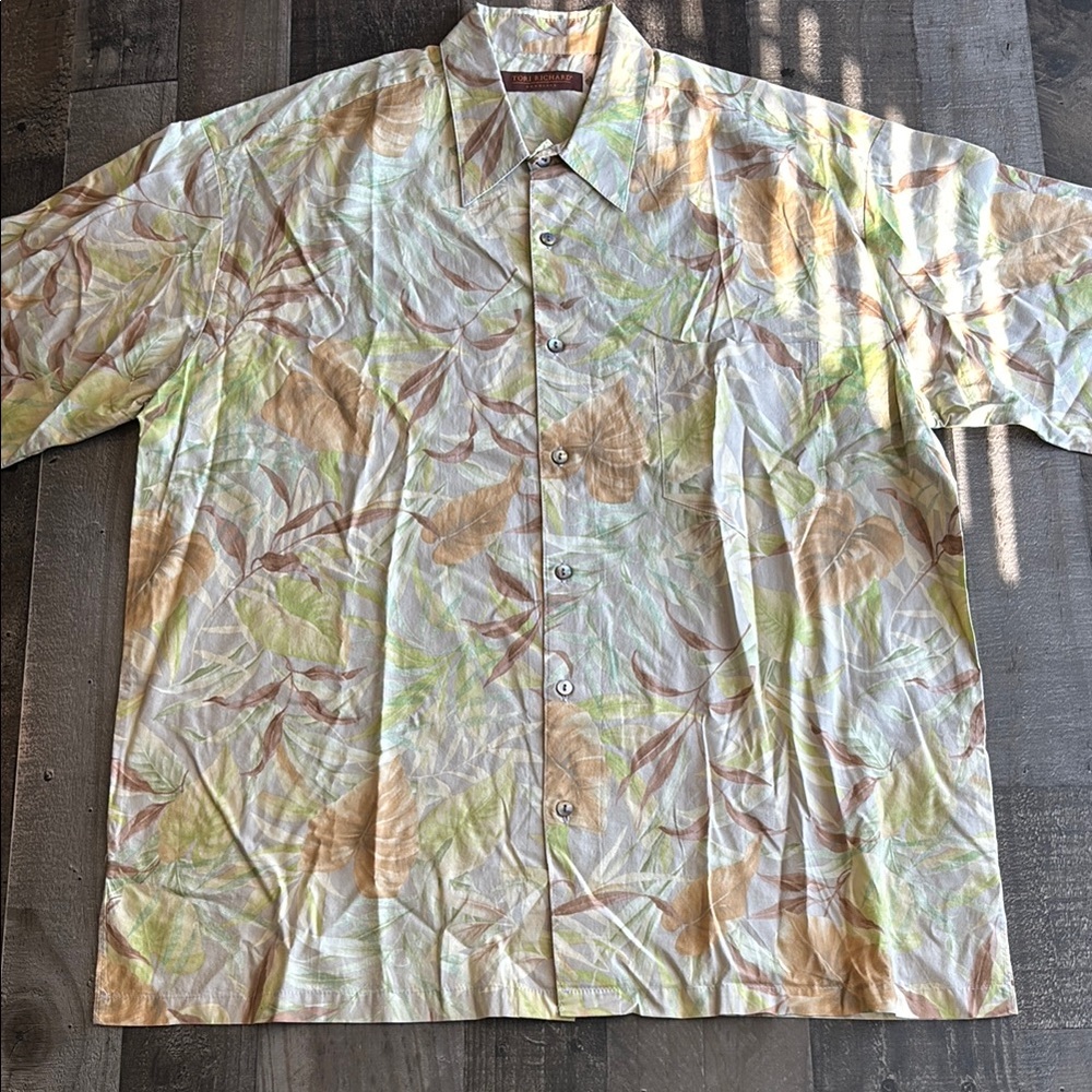 Tori Richard Honolulu vintage short sleeve graphic button-down